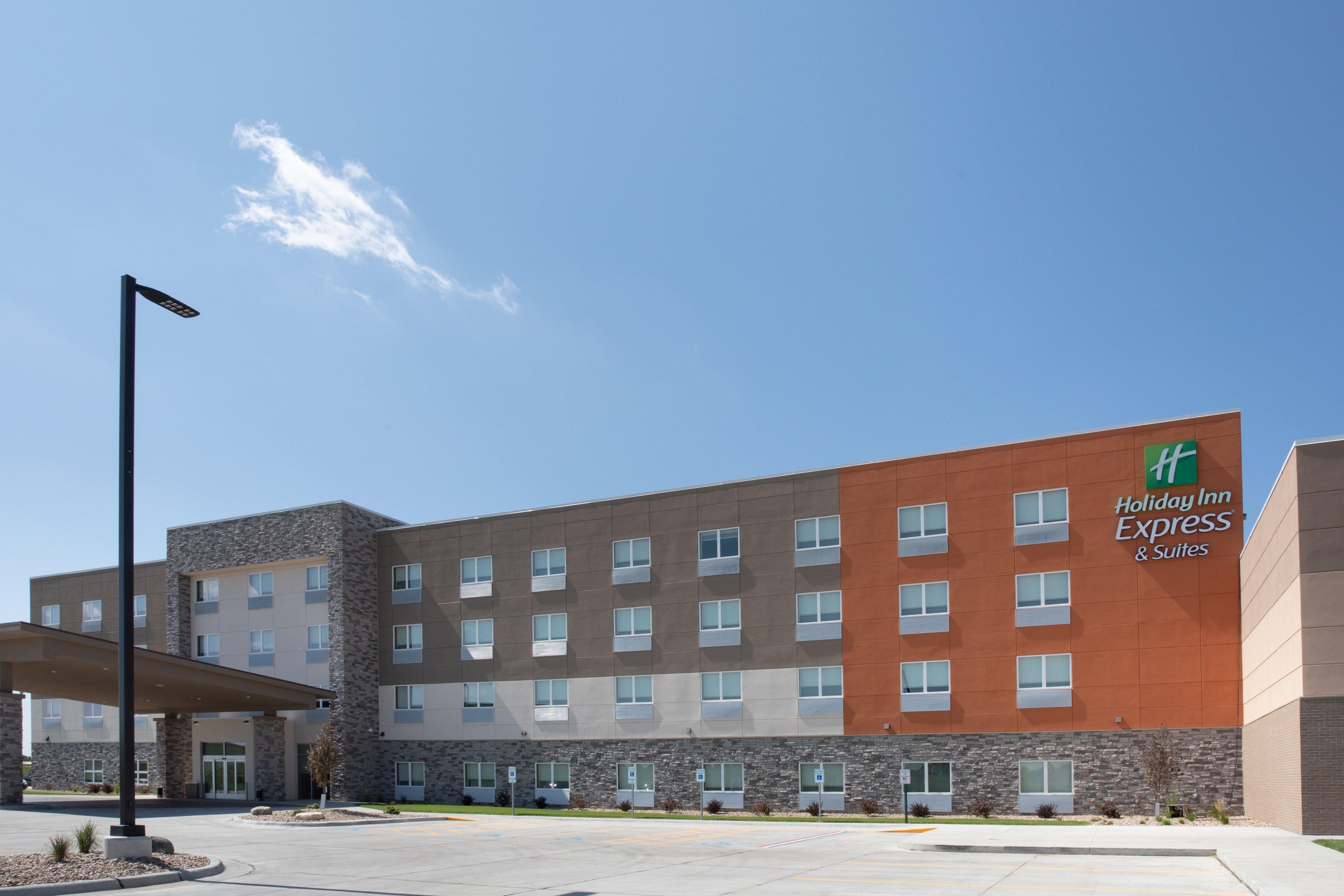 Holiday Inn Express & Suites Sioux City North - Event Center, An Ihg Hotel Dakota Dunes Exterior photo