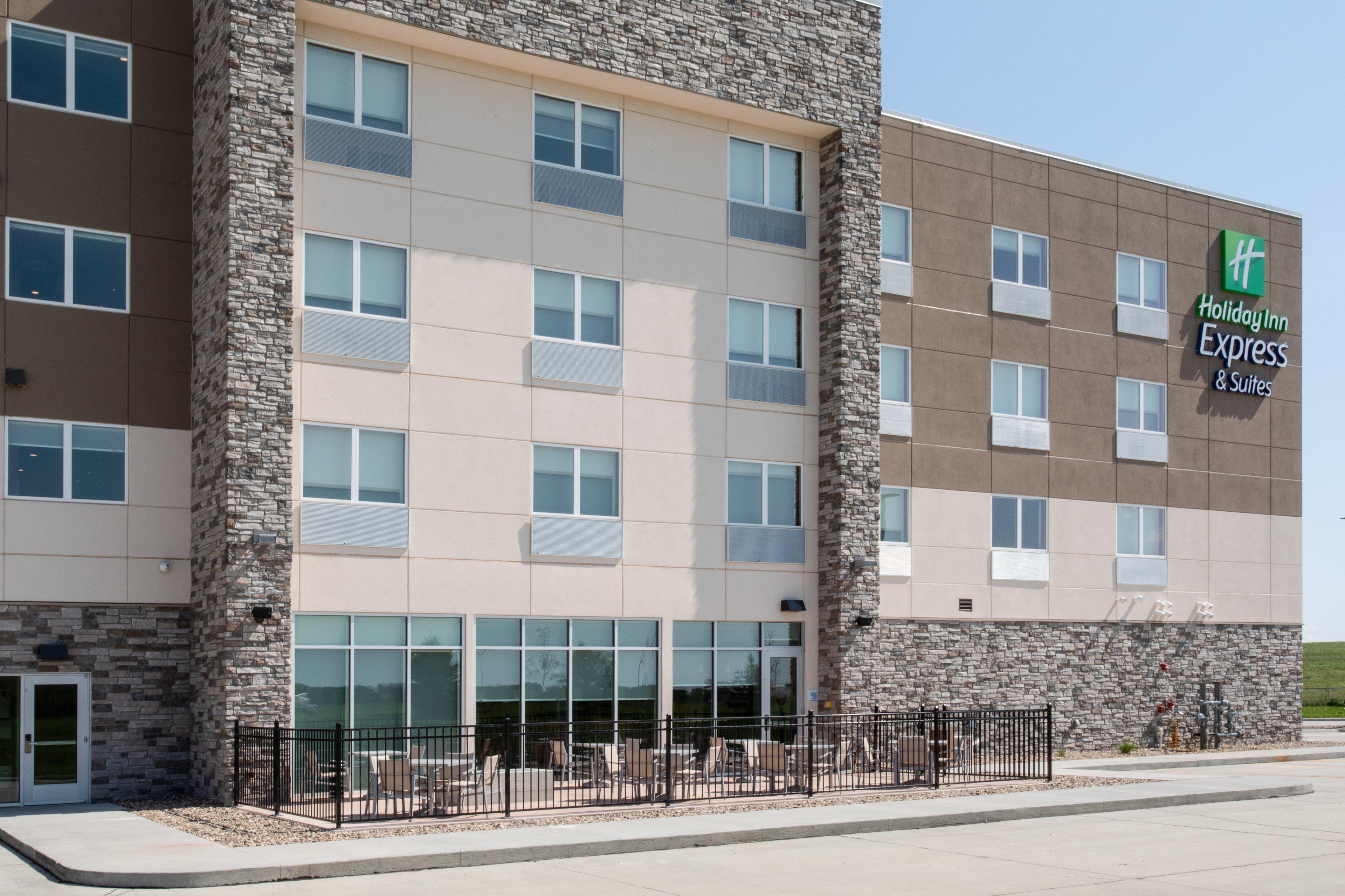 Holiday Inn Express & Suites Sioux City North - Event Center, An Ihg Hotel Dakota Dunes Exterior photo